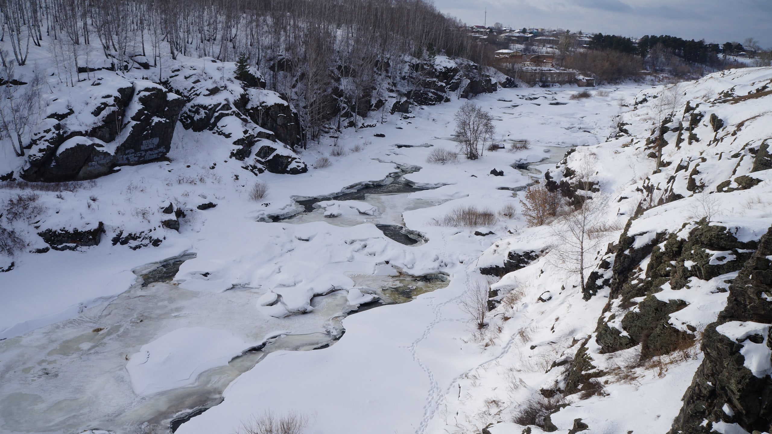 Порог Ревун зимой Свердловская область
